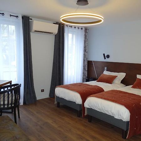 Auberge De La Garenne Saint-Remy-l'Honore Esterno foto